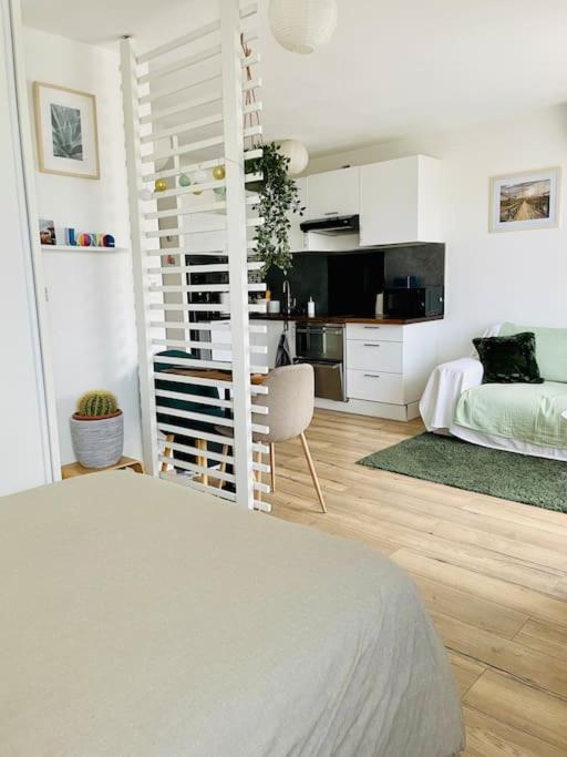 Studio Cosy Avec Terrasse Et Garage Saint-Laurent Du Var Limitrophe Nice Kültér fotó